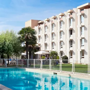 Novotel Aeroport Cap 3000 מלון